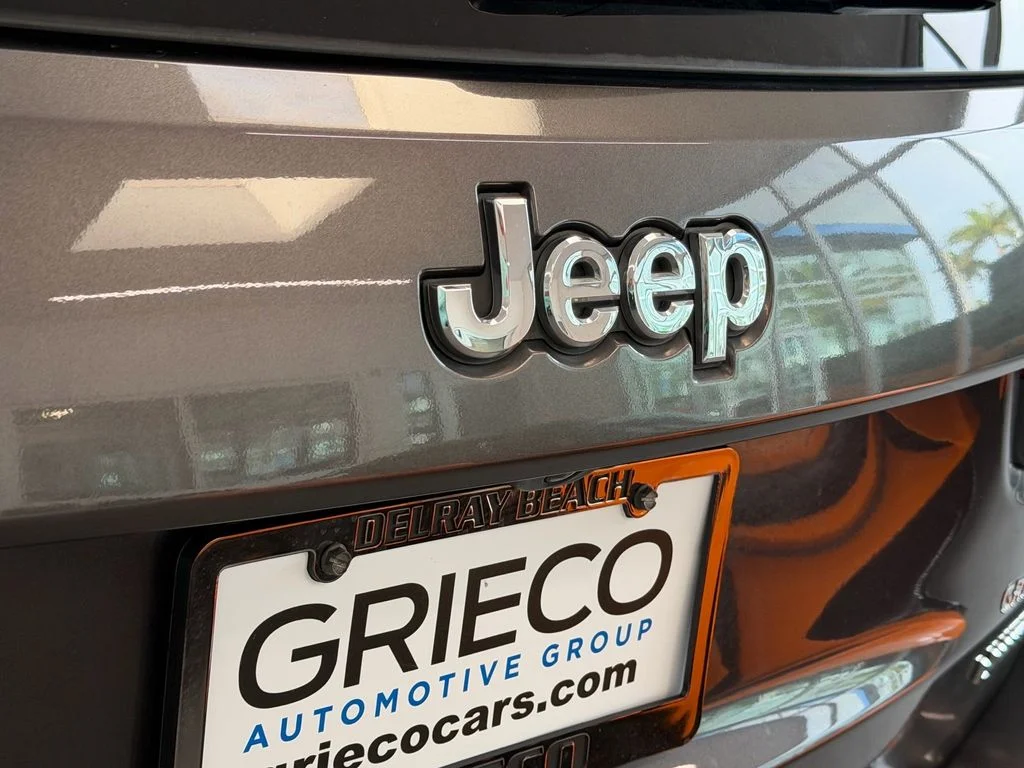 Used 2018 Gray Jeep Limited image 15