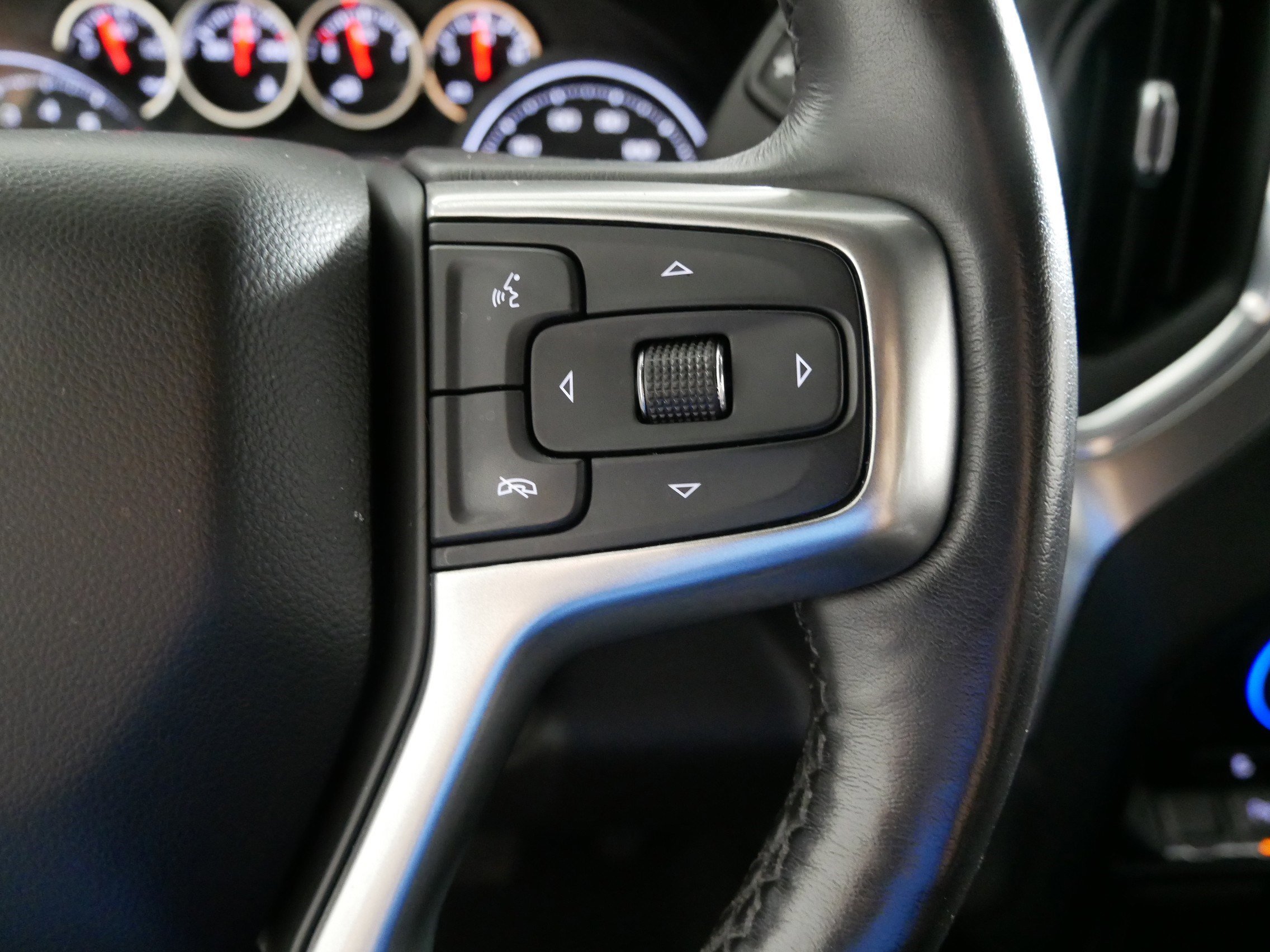 Used 2020 SUMMIT WHITE Chevrolet LT image 28
