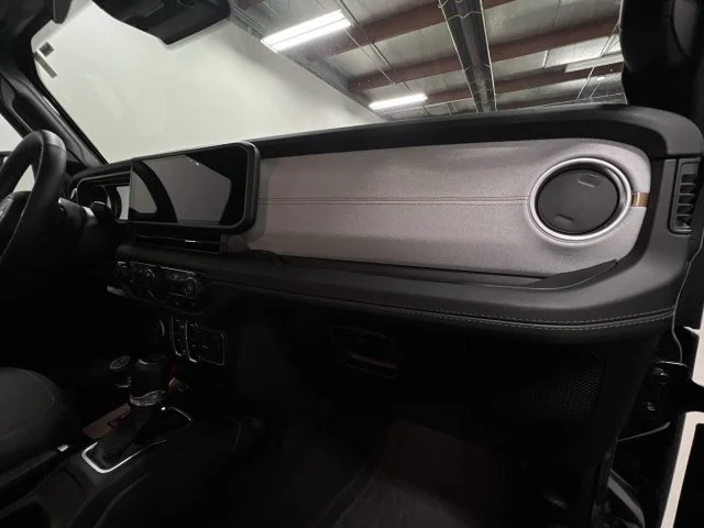 2025 Jeep Wrangler 4-Door Sahara - Photo 28