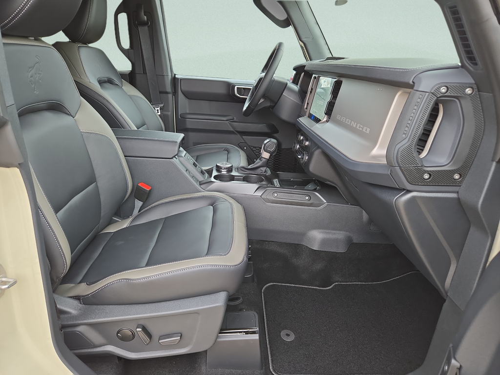New 2026 Desert Sand Ford Outer Banks® image 27