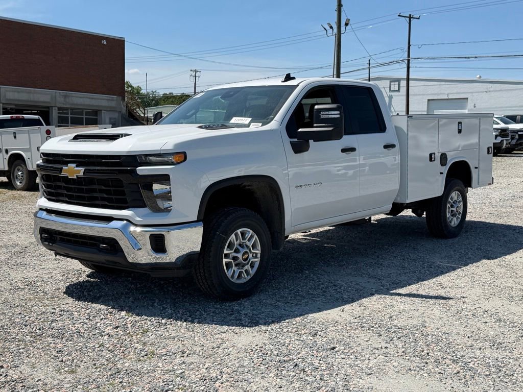 New 2026 Summit White Chevrolet WT image 8