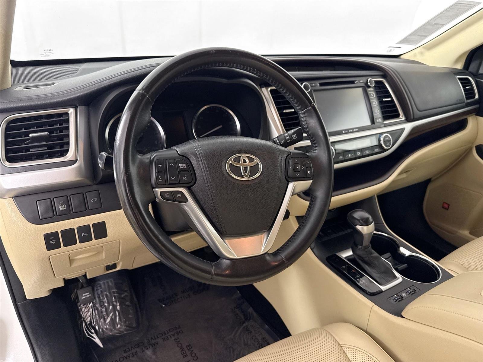 Used 2016 Blizzard Pearl Toyota Limited image 4