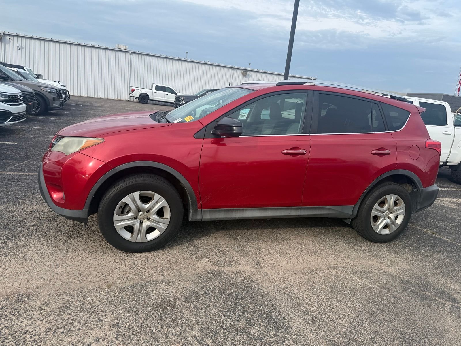 Used 2015 Red Toyota LE image 4