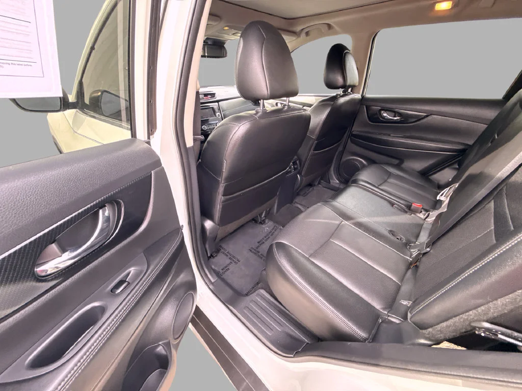 Used 2018 White Nissan SL image 12