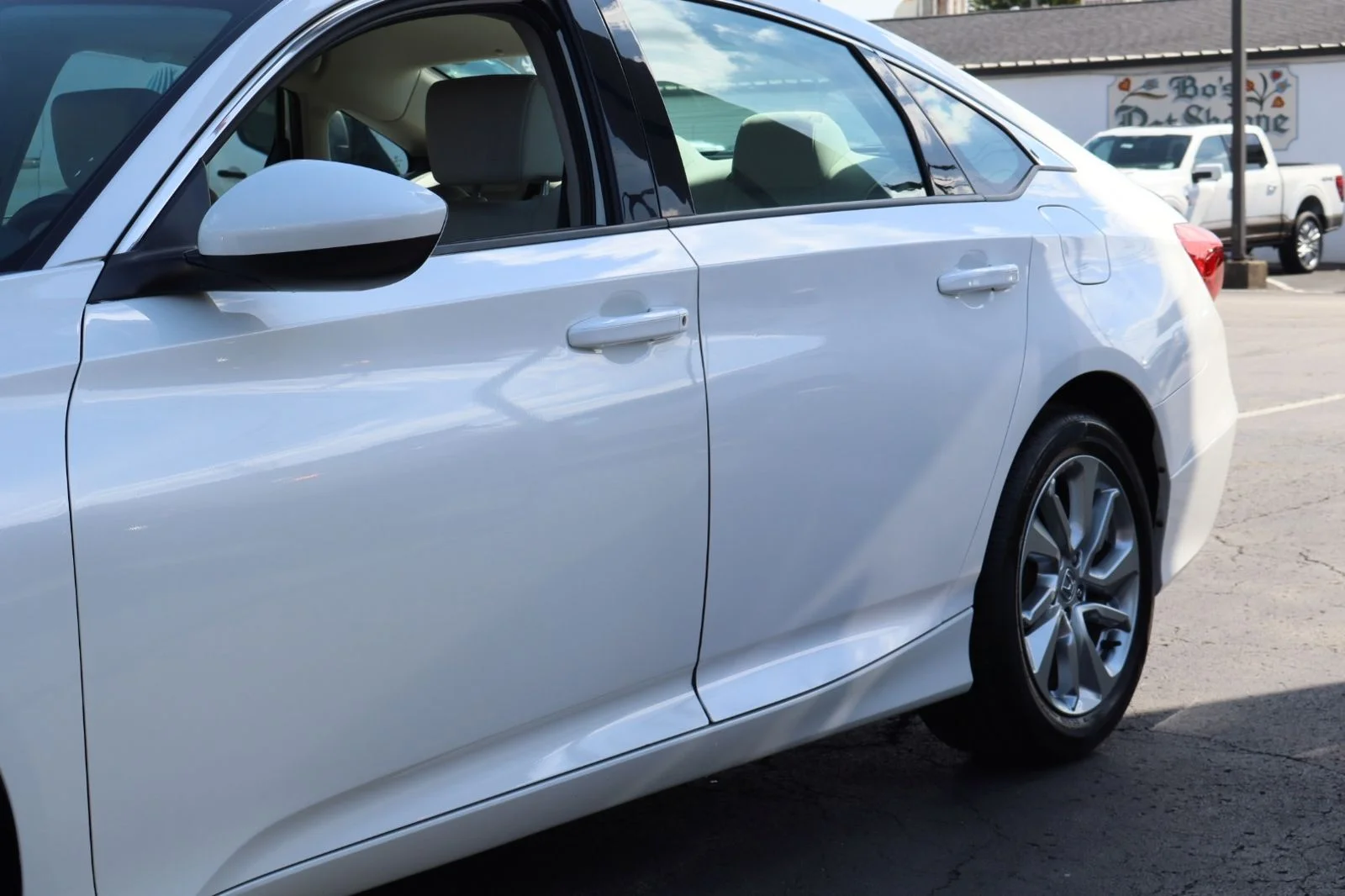 Used 2018 White Honda LX image 10