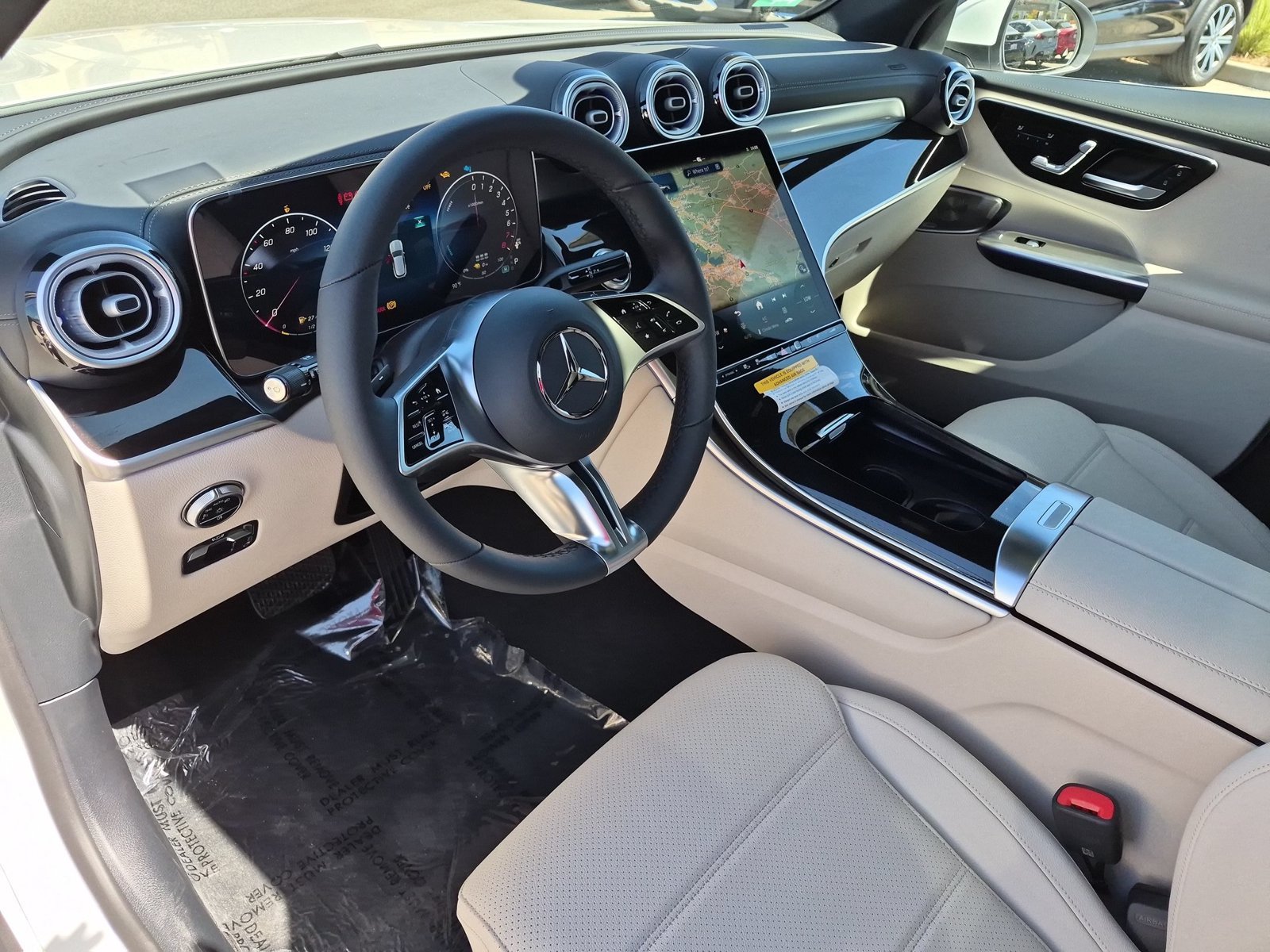 New 2027 Polar White Mercedes-Benz GLC 350e image 3