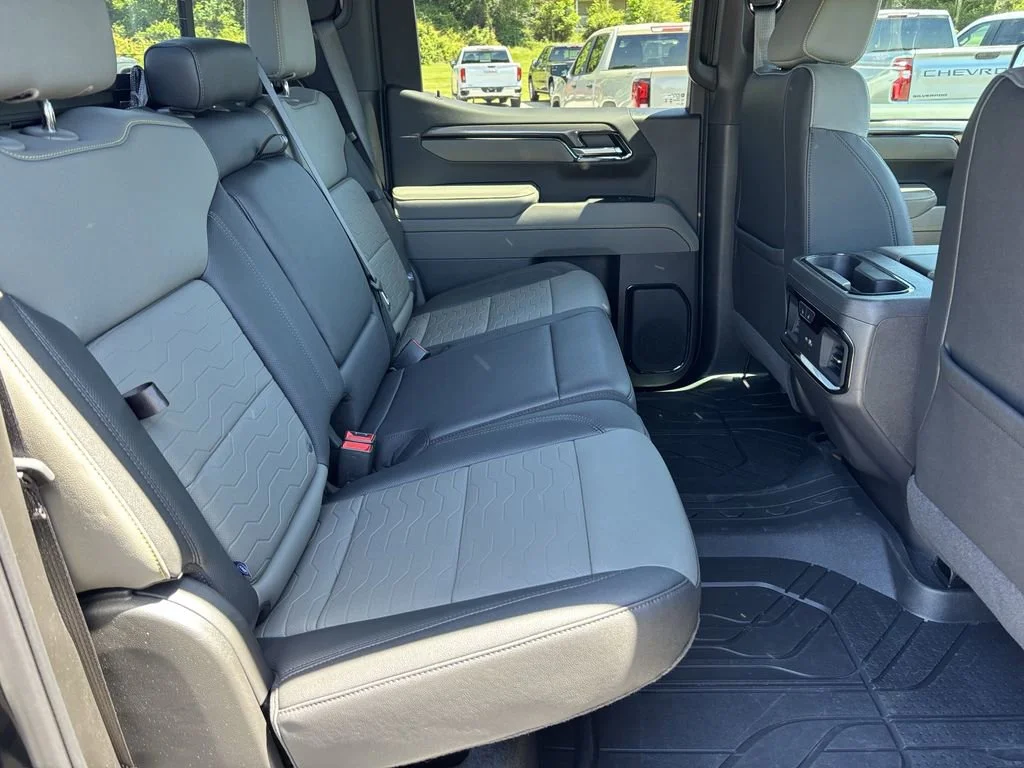 Used 2025 Black Chevrolet ZR2 image 23