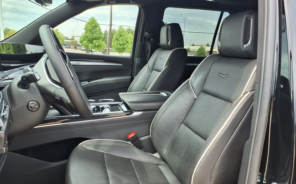Used 2025 Black Cadillac Sport image 14