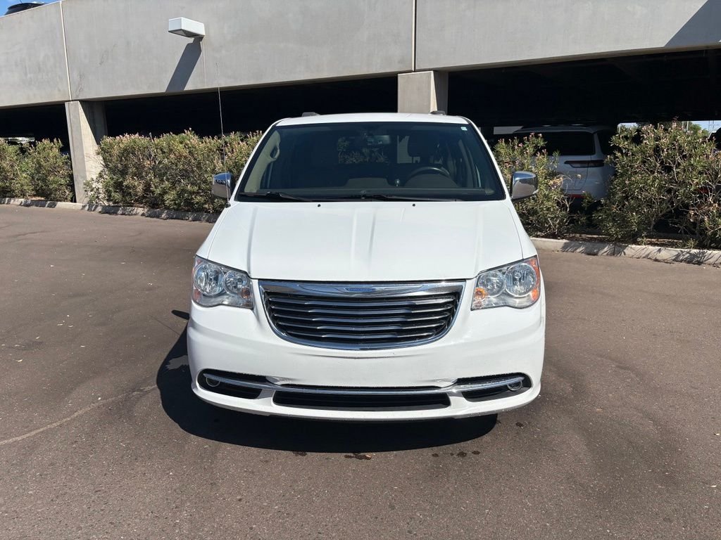Used 2015 White Chrysler Touring-L image 4