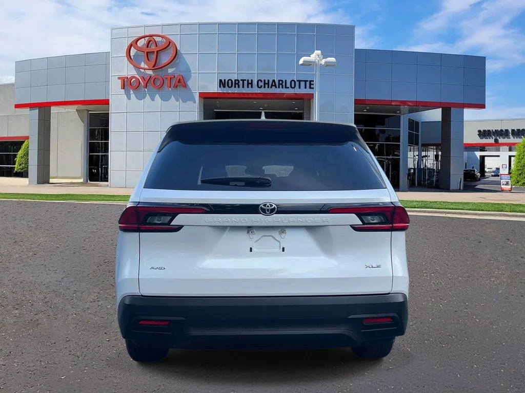 Used 2025 Beige Toyota XLE image 6