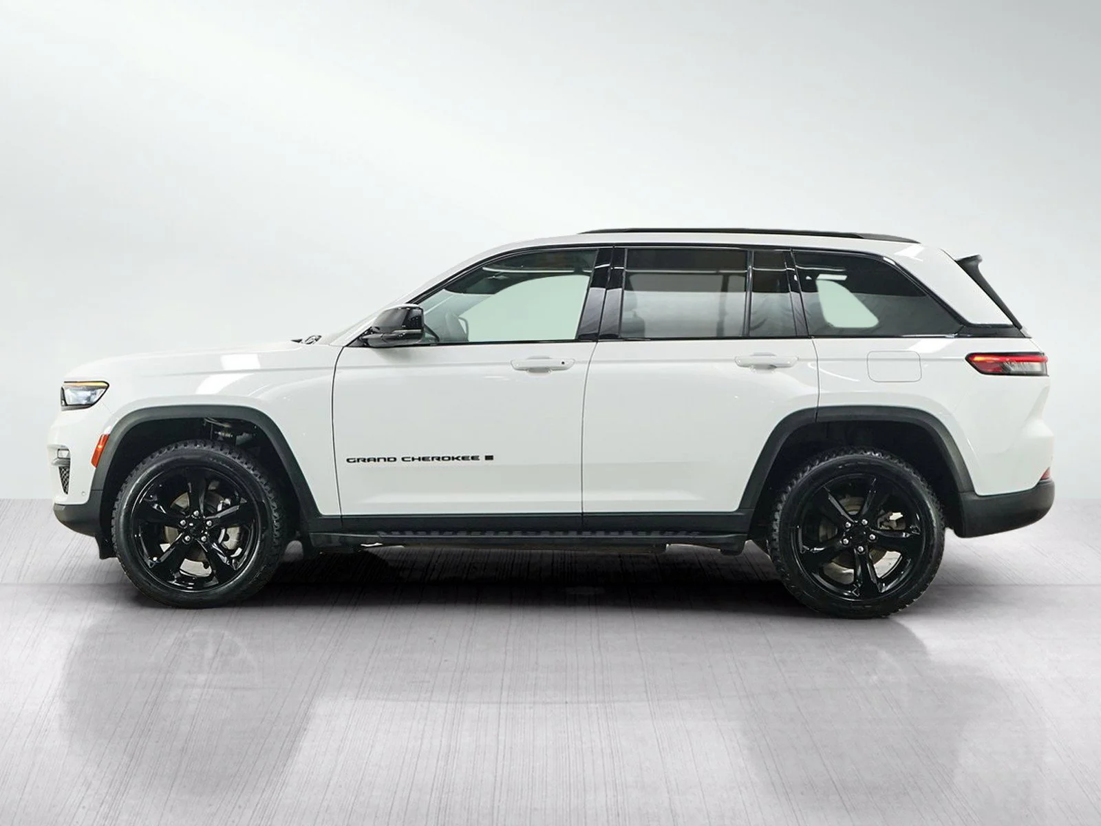 Used 2024 Jeep Grand Cherokee Limited with VIN 1C4RJHBG8RC148163 for sale in Hopkins, Minnesota