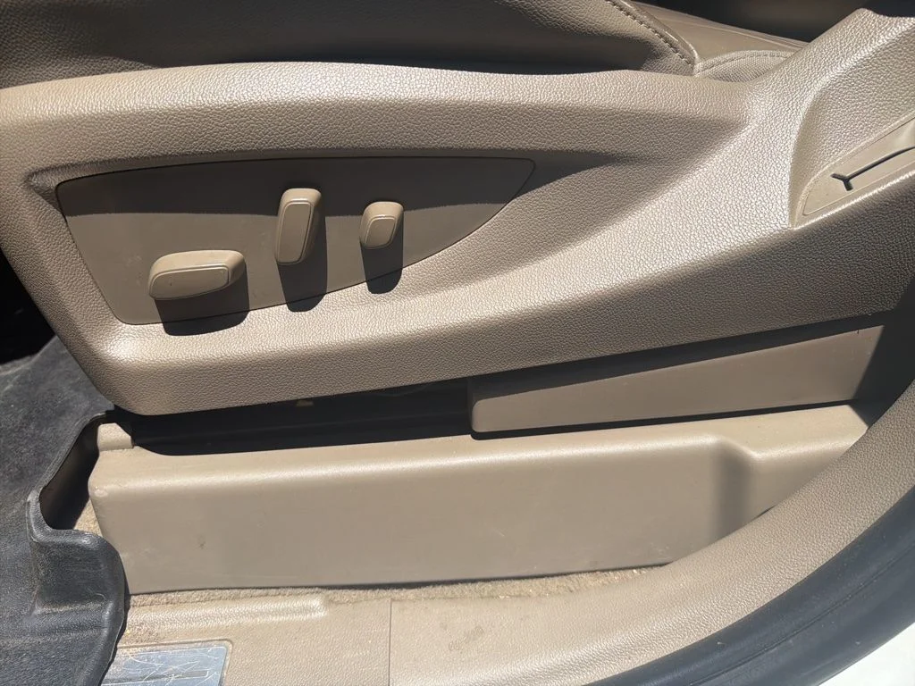 Used 2019 White Chevrolet LT image 19