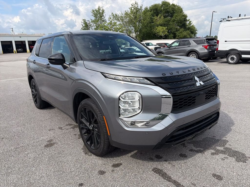 Used 2022  Mitsubishi Black Edition image 9