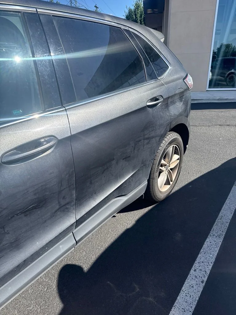 Used 2018 Magnetic Metallic Ford SEL image 5