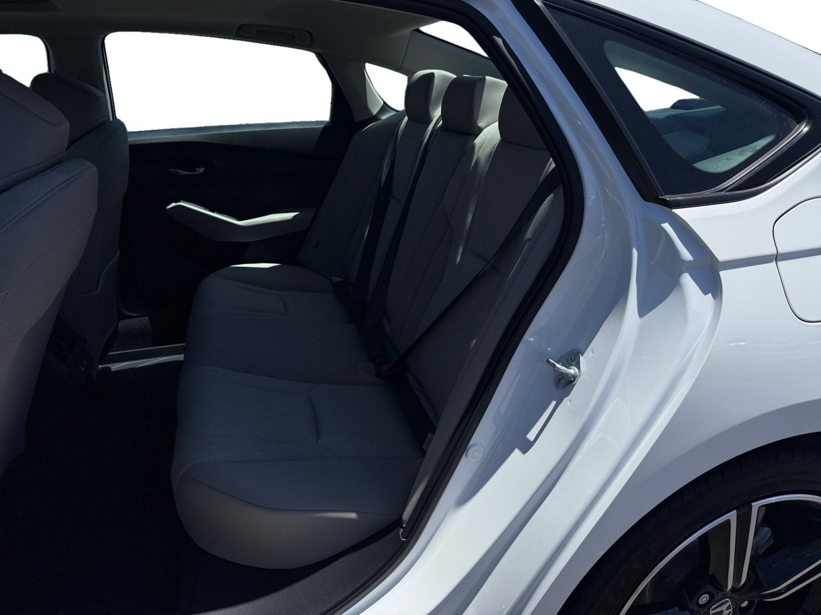 New 2026 Platinum White Pearl Honda SE image 16