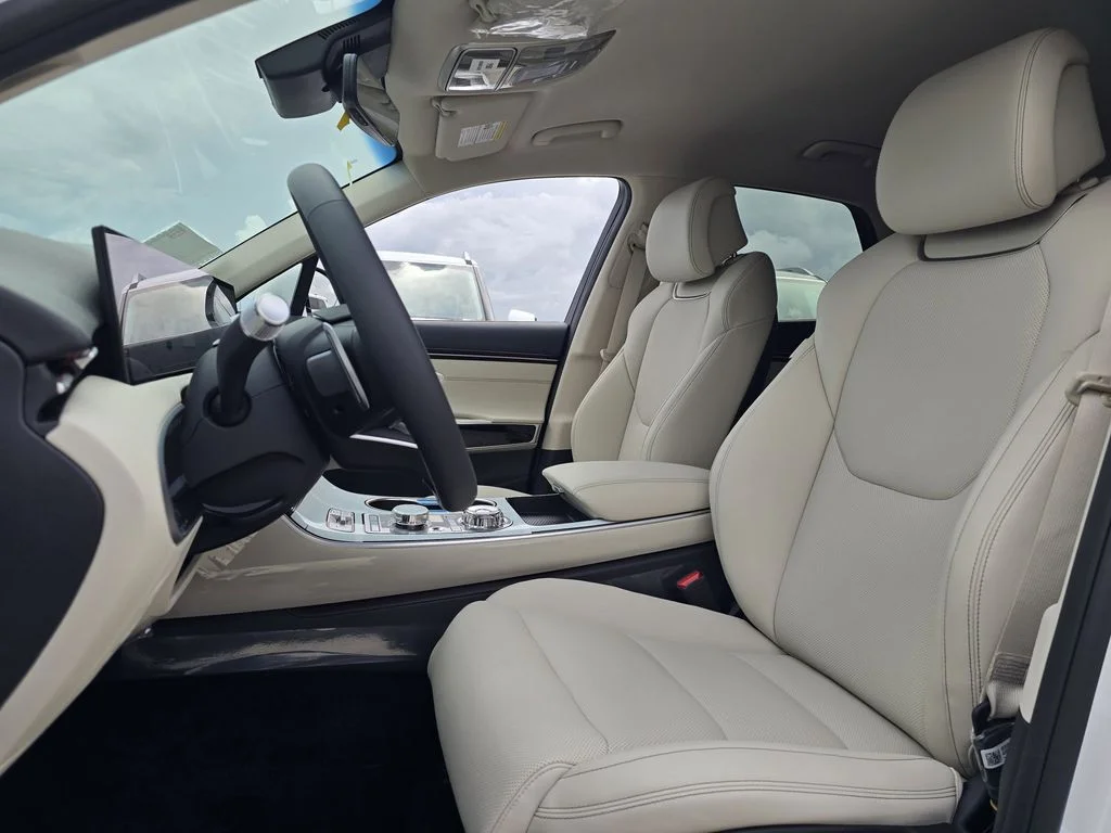 New 2026 White Genesis 2.5T image 15
