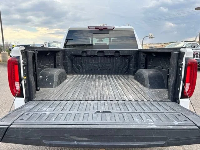 Used 2021 White GMC Denali image 19