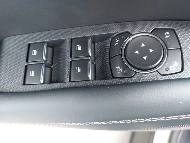 Used 2025 Beige Ford Select image 28