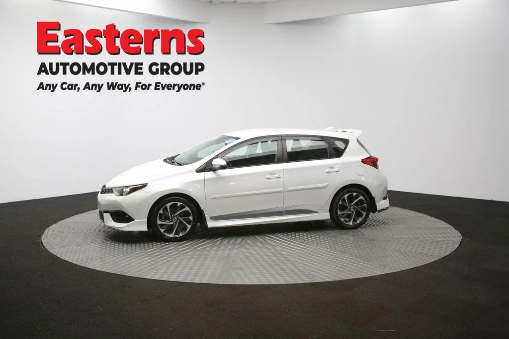 Used 2018 White Toyota Base image 54