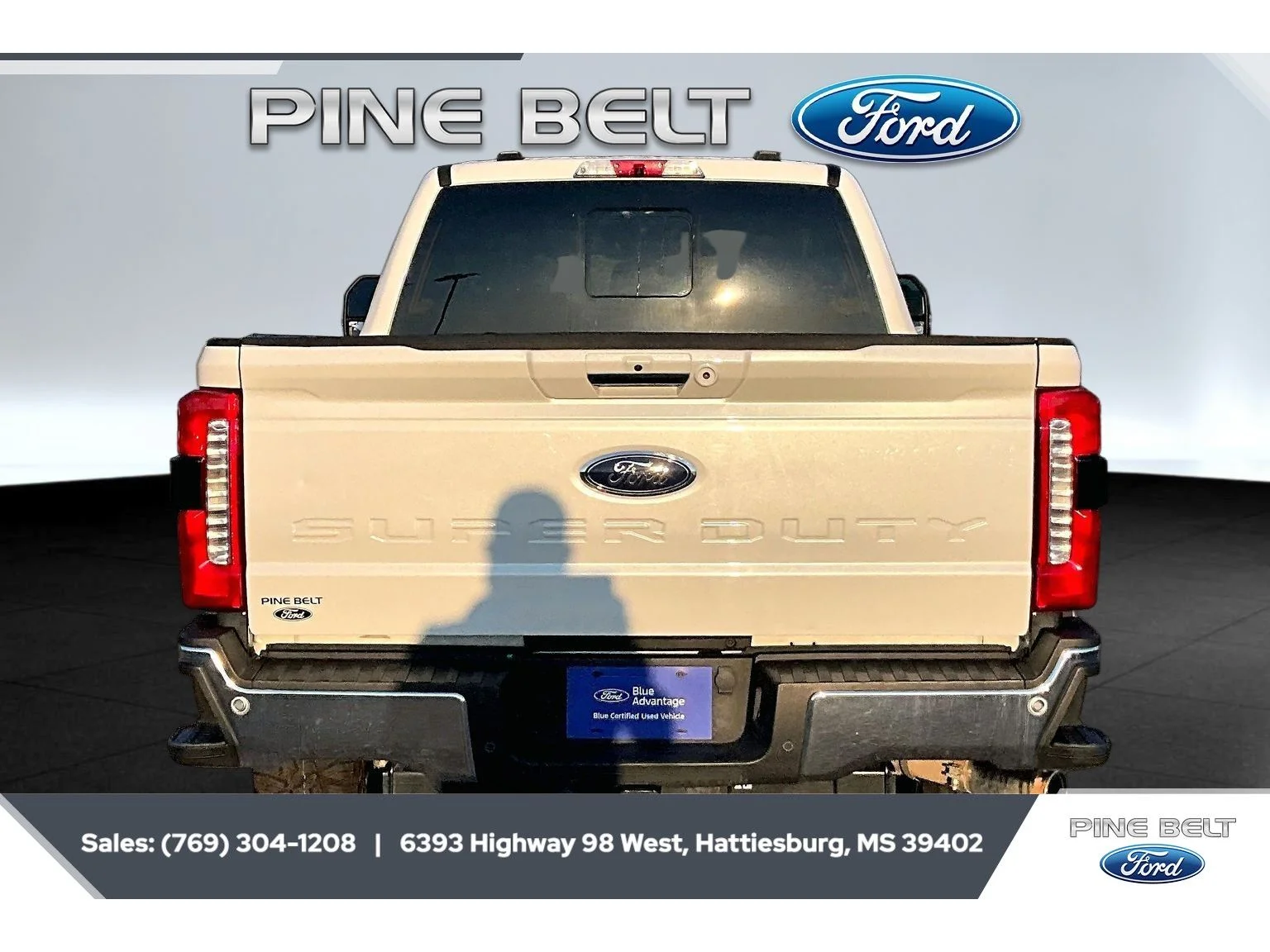 Used 2024 Star White Metallic Tri-Coat Ford LARIAT image 4