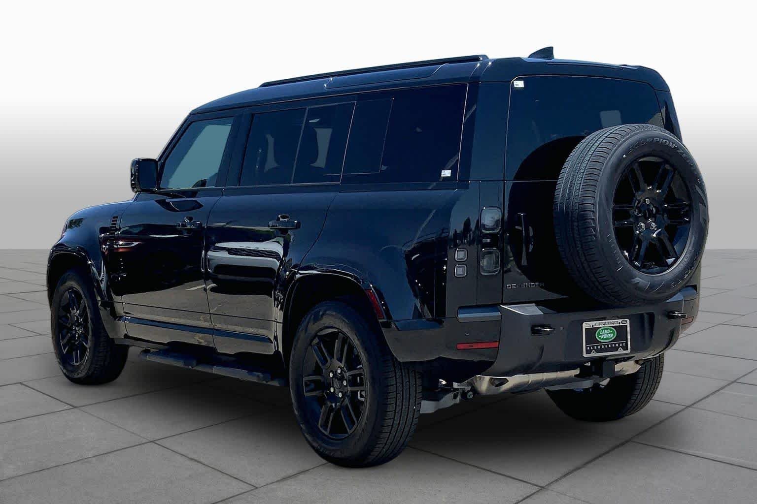 New 2026 Santorini Black LAND ROVER X-Dynamic SE image 12