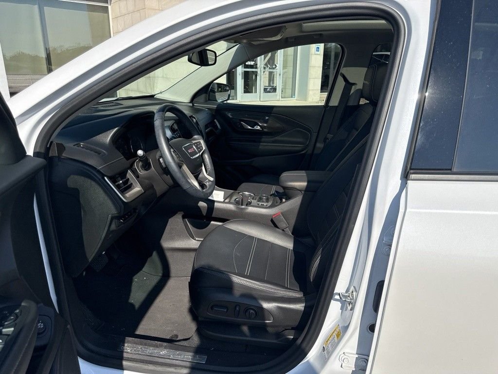 Used 2024 White GMC Denali image 10