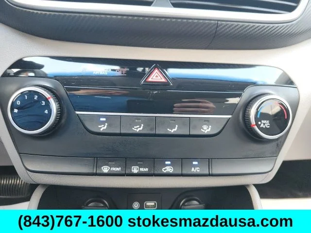 Used 2020 White Hyundai SE image 31