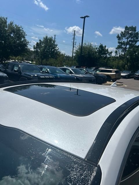 Used 2023 White Kia Wave image 8