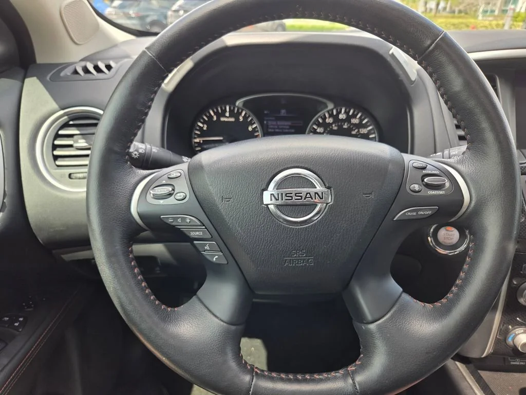 Used 2020 Pearl White Tricoat Nissan SL image 19
