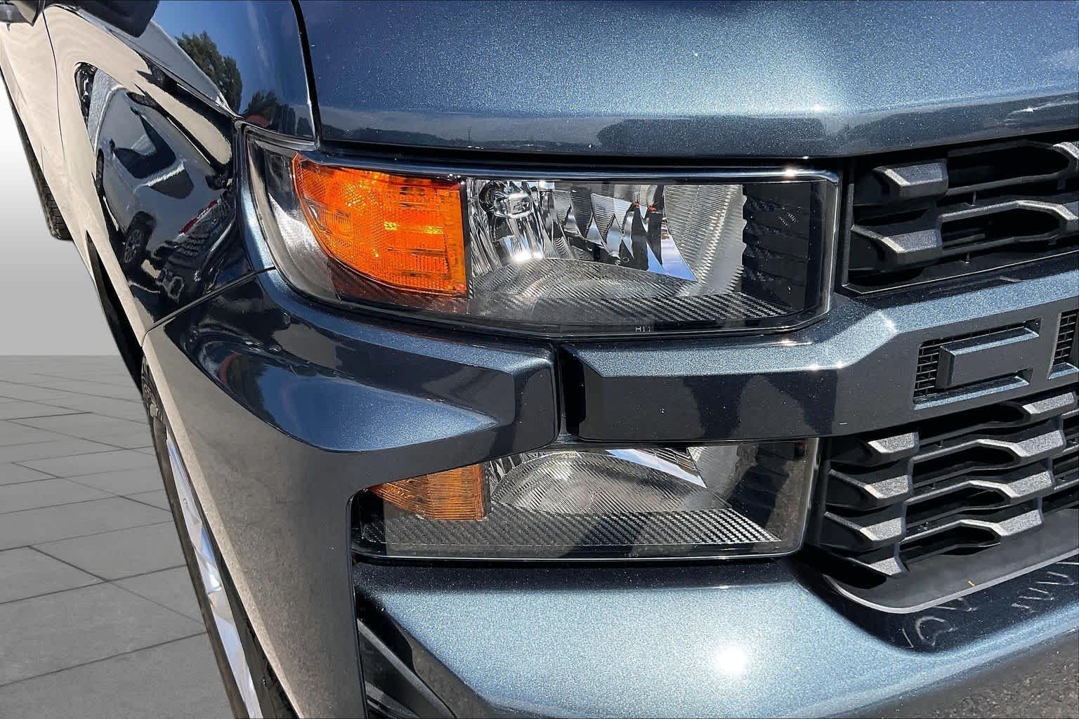 Used 2021 SHADOW GRAY METALLIC Chevrolet Custom image 25
