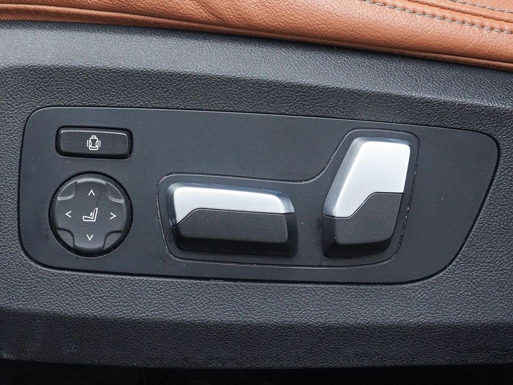 Used 2022 Gray BMW xDrive40i image 33