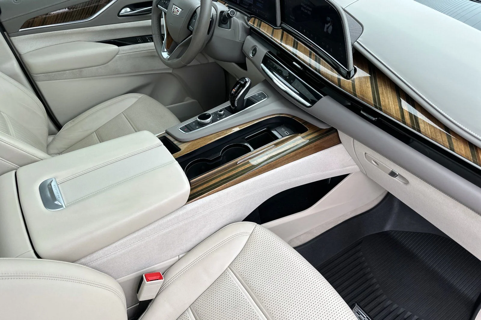 Used 2022  Cadillac Sport Platinum image 18