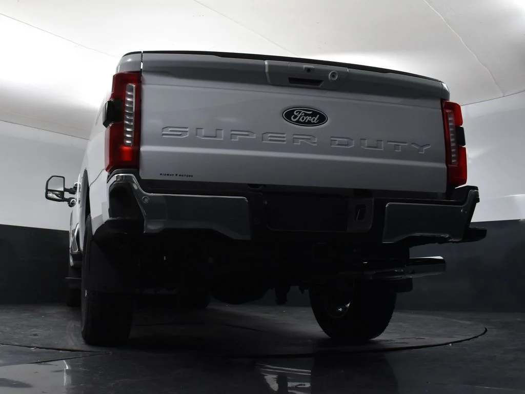 New 2027 Oxford White Ford F-250® Lariat® image 31