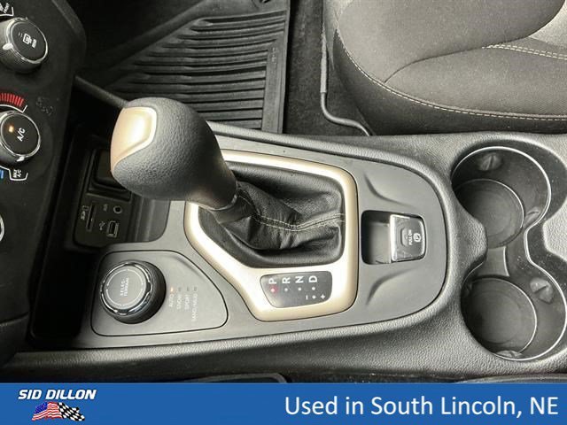 Used 2017 Bright White Clearcoat Jeep Altitude image 12