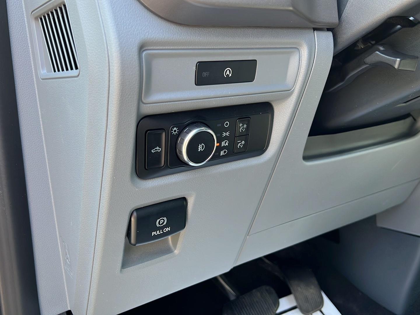 Used 2025 Oxford White Ford XLT image 6
