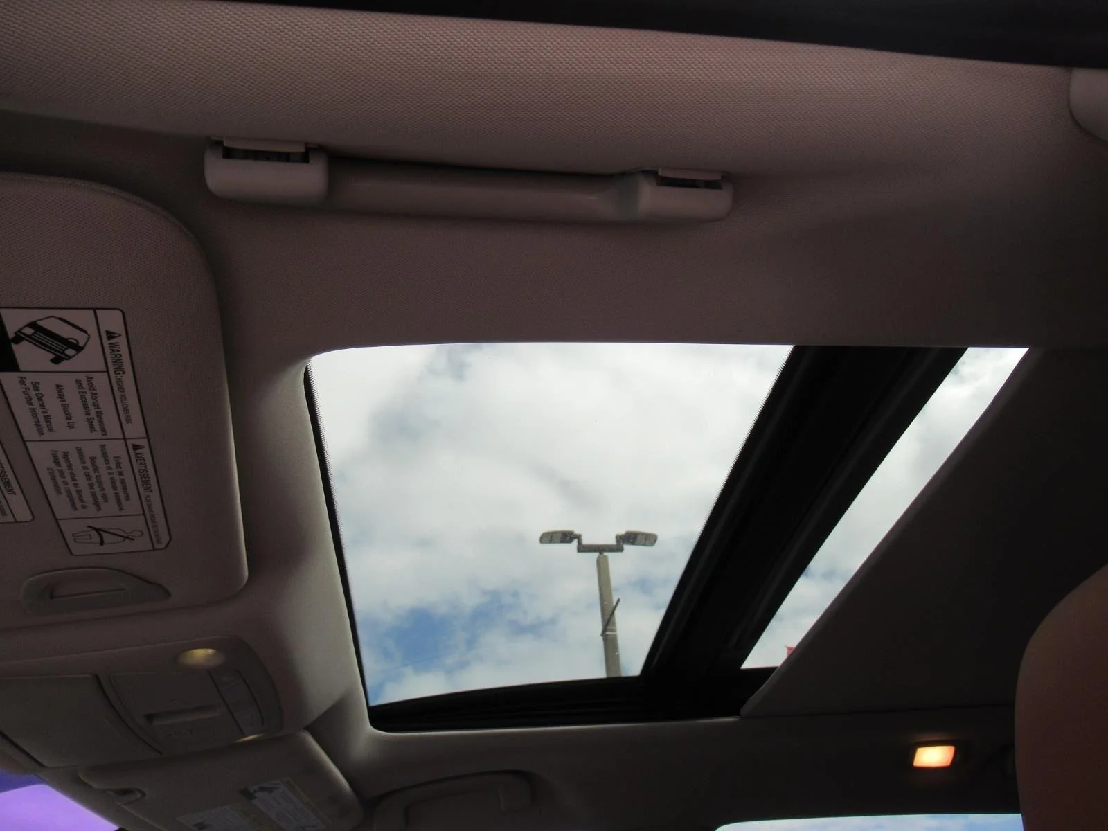 Used 2018 White Nissan SL image 29