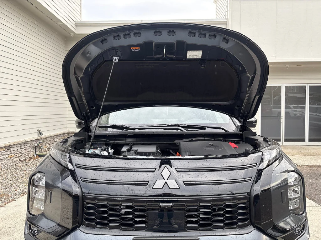 New 2026 Gray Mitsubishi SEL image 67