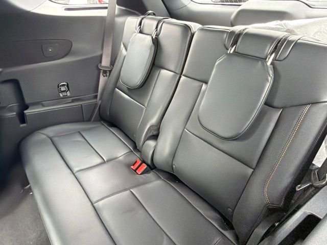 New 2026 Carbonized Gray Metallic Ford Tremor® image 9