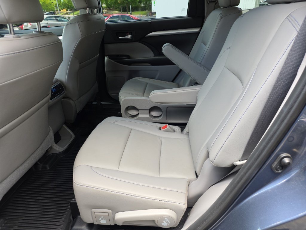 Used 2019 Shoreline Mist Toyota XLE image 41