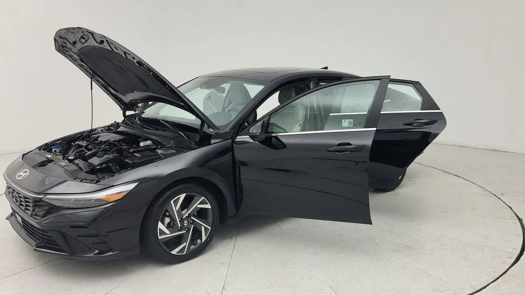 2024 Hyundai Elantra Limited - Photo 10