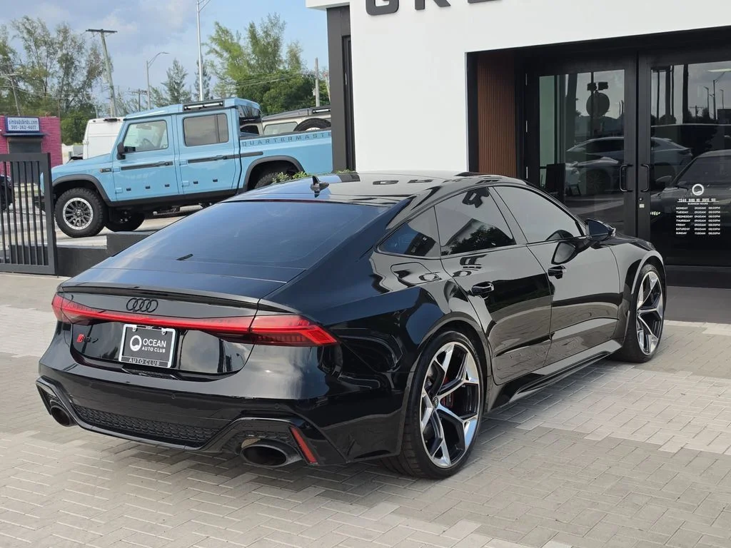 Used 2025 Mythos Black Metallic Audi 4.0T image 4