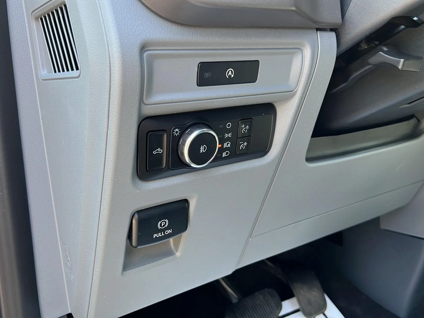 Used 2025 Oxford White Ford XLT image 6
