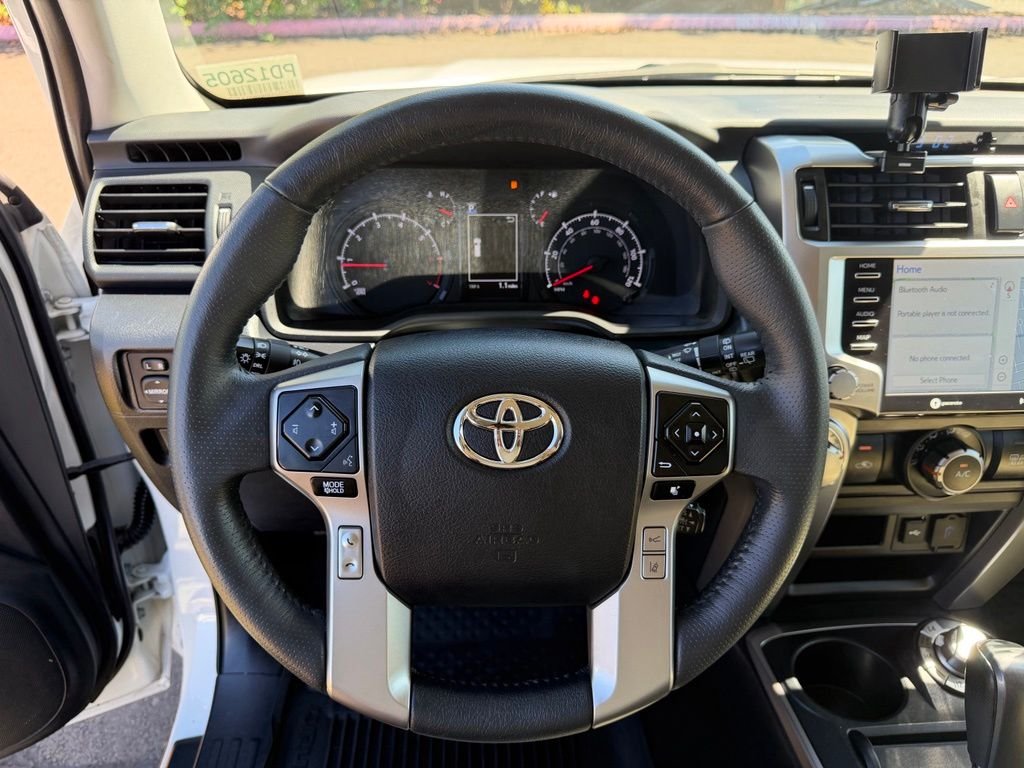 Used 2022 White Toyota SR5 image 19