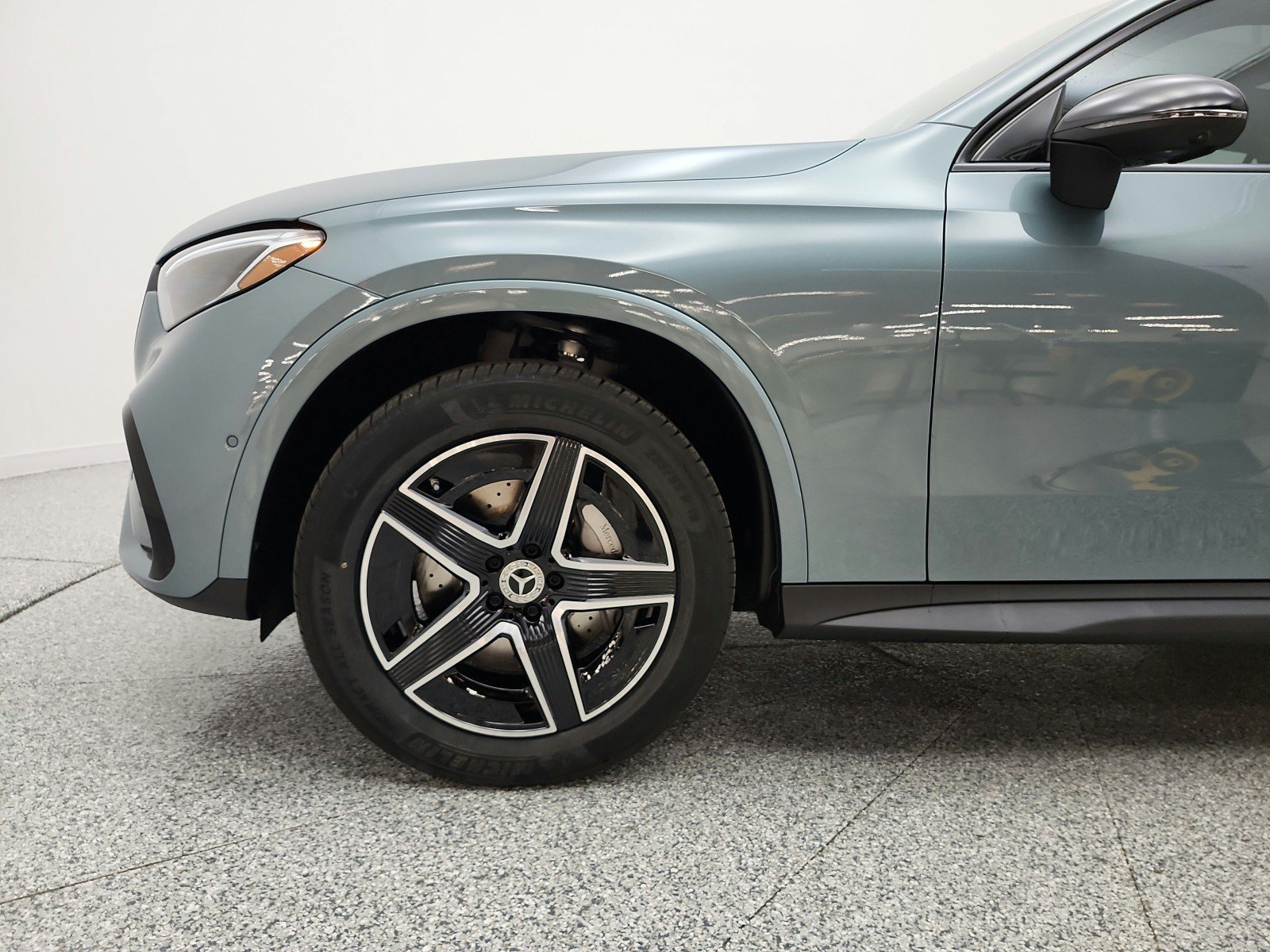 New 2027 Verde Silver Metallic Mercedes-Benz GLC 300 SUV image 36