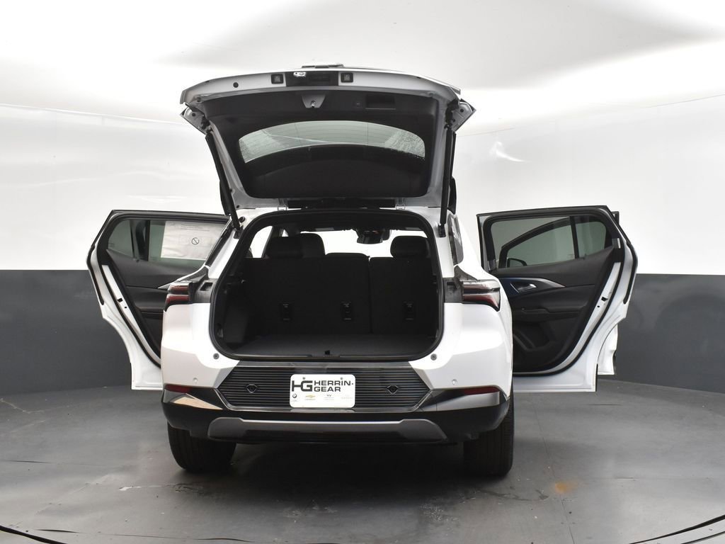 New 2025 Summit White Chevrolet LT image 52