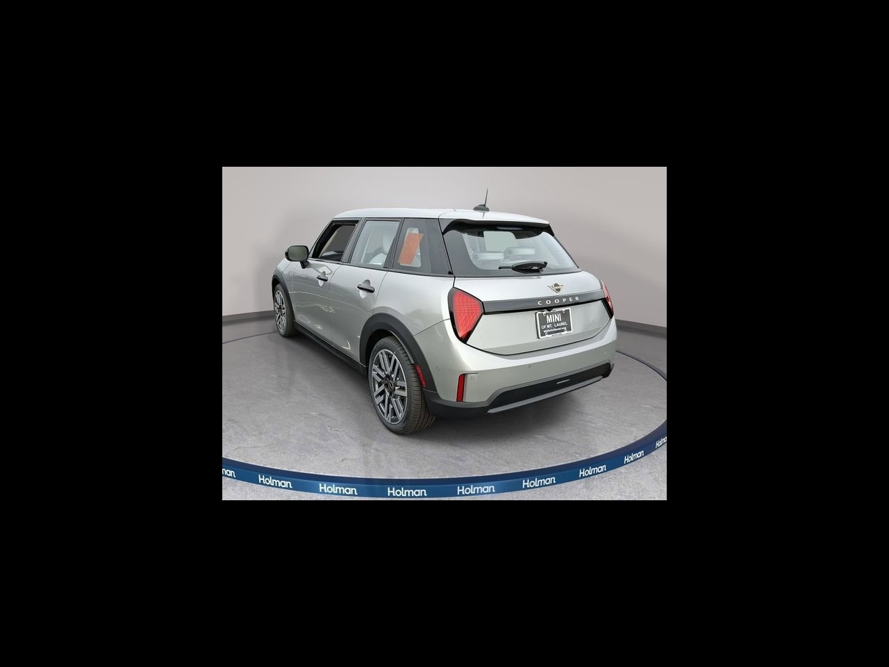 New 2026 Silver MINI Signature Plus image 4