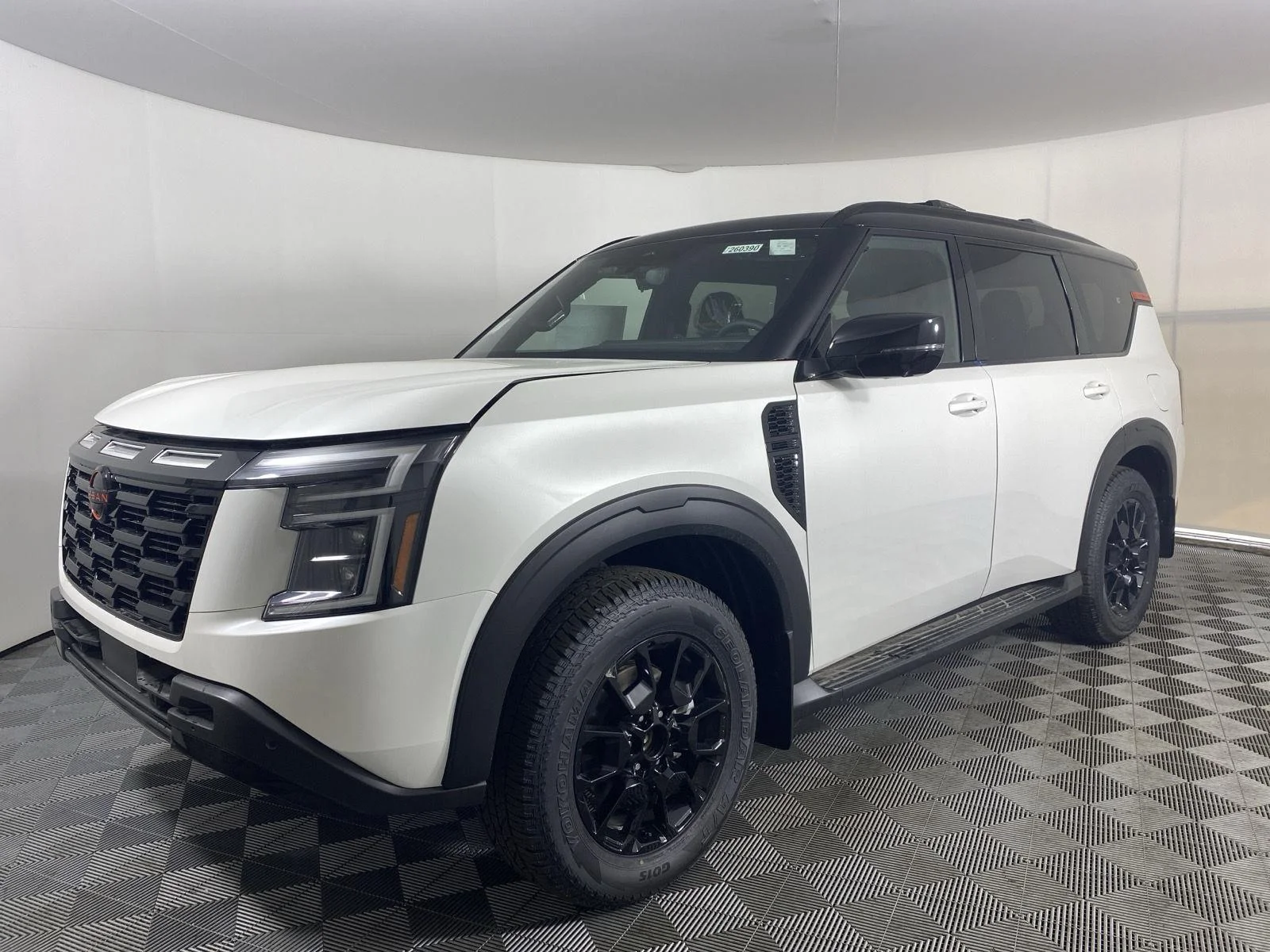 New 2026 Aspen White TriCoat / Super Black Two-tone Nissan PRO-4X® image 6