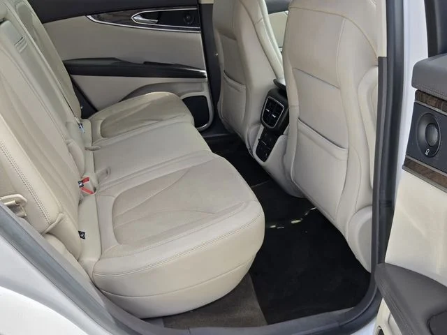 Used 2019 White Lincoln Reserve image 14