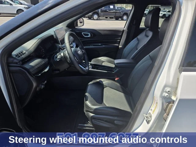 Used 2024 White Jeep Latitude image 11