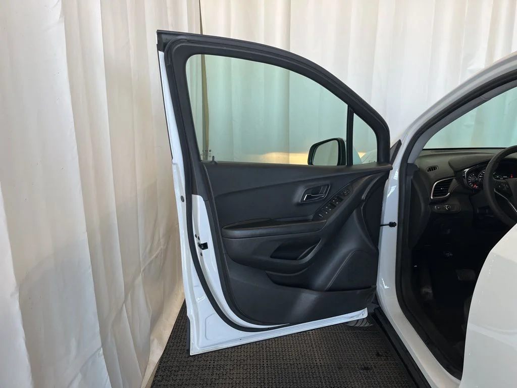 Used 2022 White Chevrolet LT image 16
